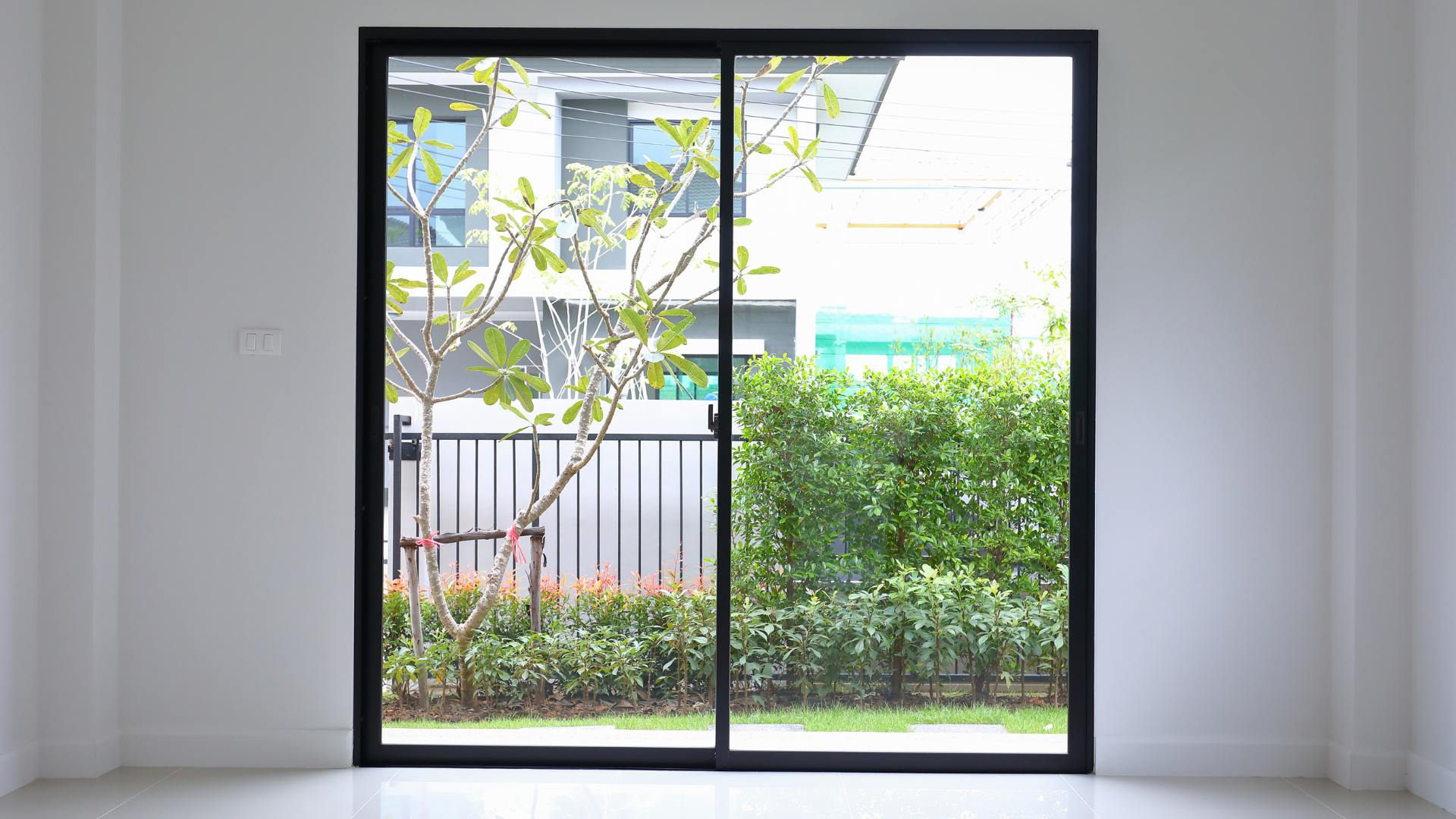 Vantagens de Portas de Vidro de Correr em Apartamentos Pequenos